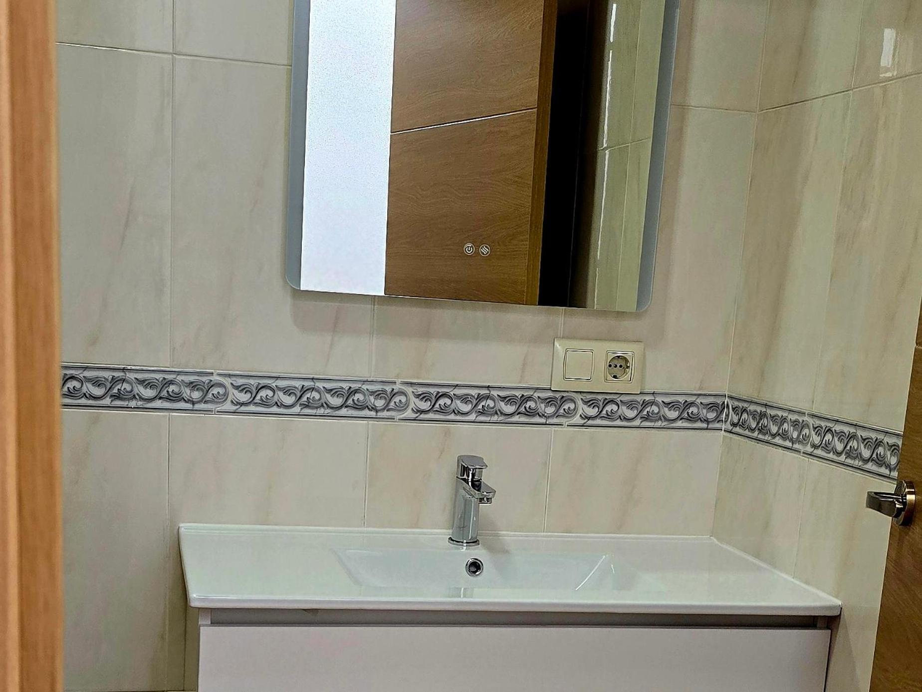 Apartamentos,Puerta De Bisagra-Parking Gratis Толедо Екстериор снимка