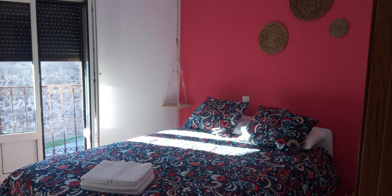 Apartamentos,Puerta De Bisagra-Parking Gratis Толедо Екстериор снимка
